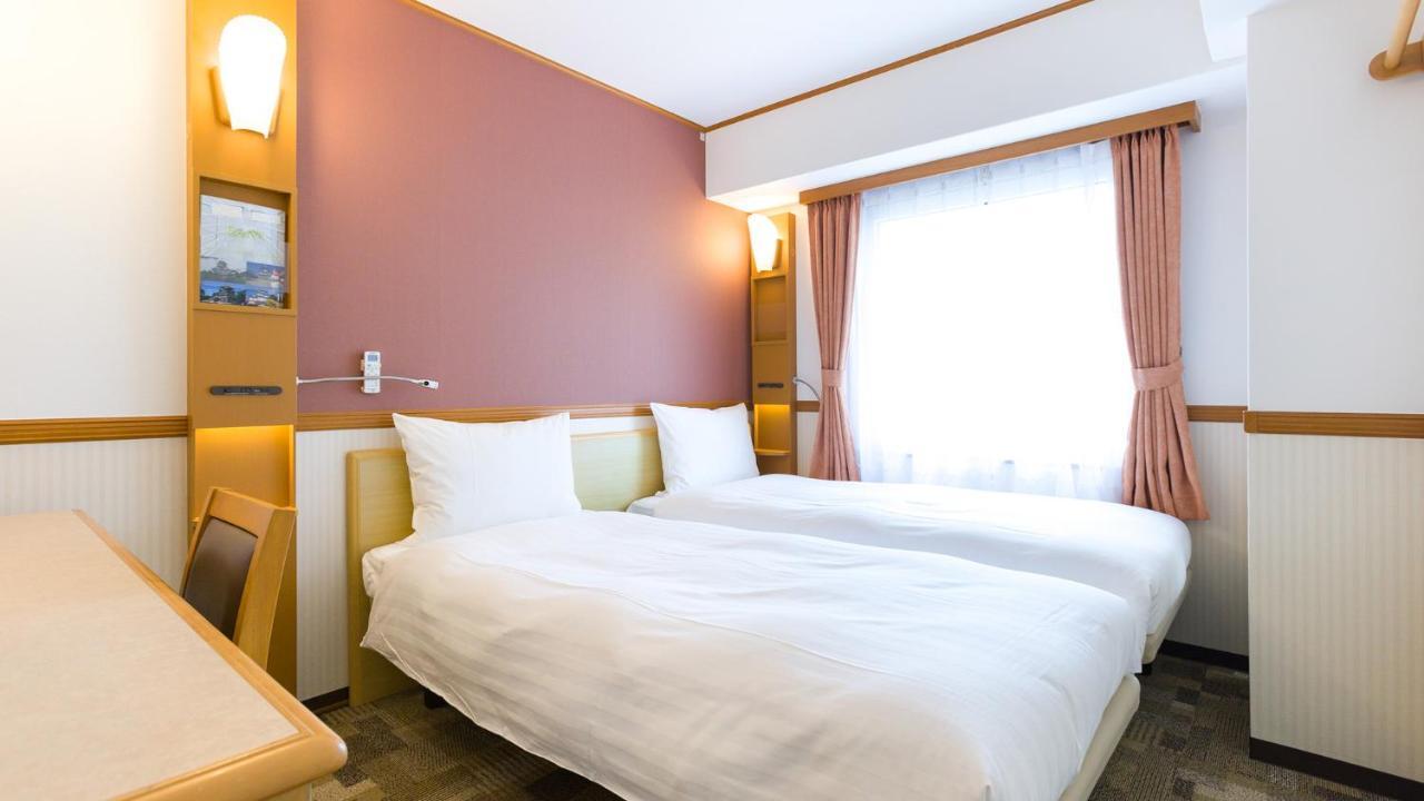 Toyoko Inn Tokyo Shinagawa-Eki Takanawa-Guchi Exterior foto